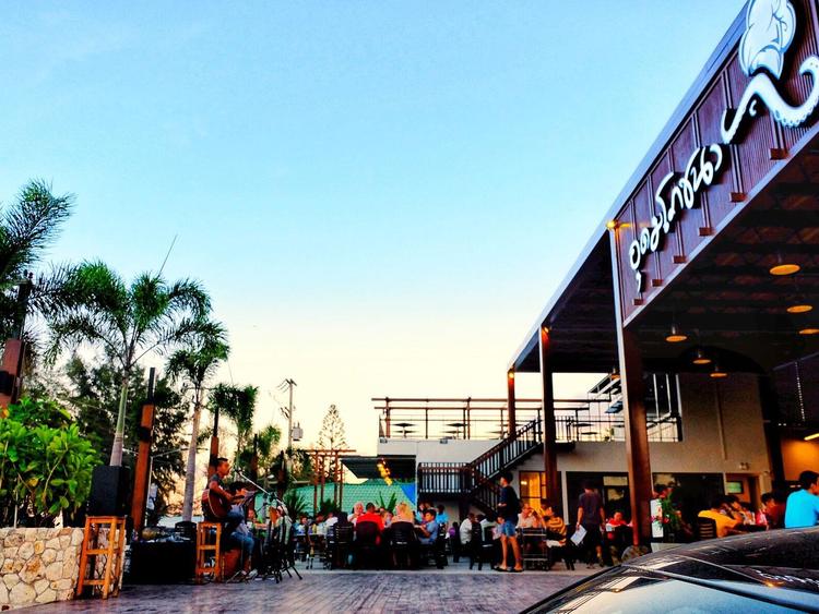 ร้านอาหารอุดมโภชนา  UDOMPOCHANA Seafood Restaurant