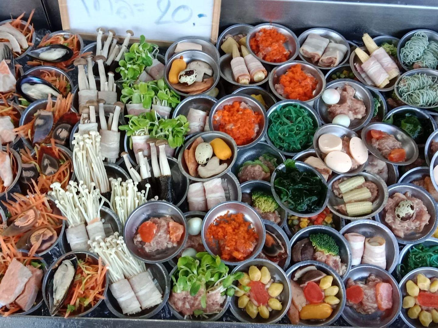年轻的点心和咖喱饭