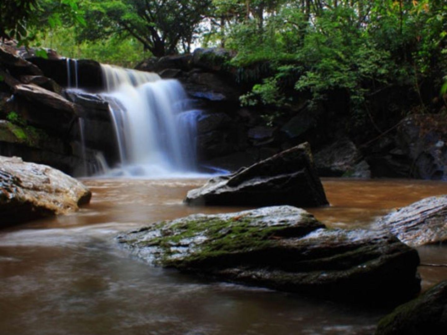 Wang Nam Mok Waterfall