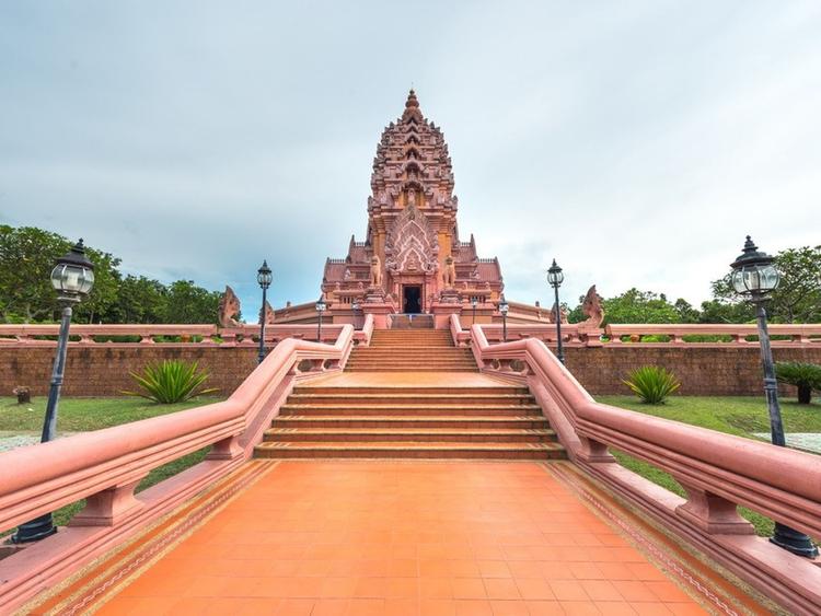 Phra Borommathat Chedi Srisuwanakhunanusorn (Wat Pa Khao Noi)