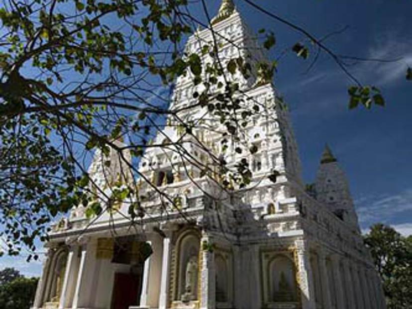 Wat Tham Aphai Damrongtham (Wat Tham Phuang) and Archan Wan Uttamo Museum