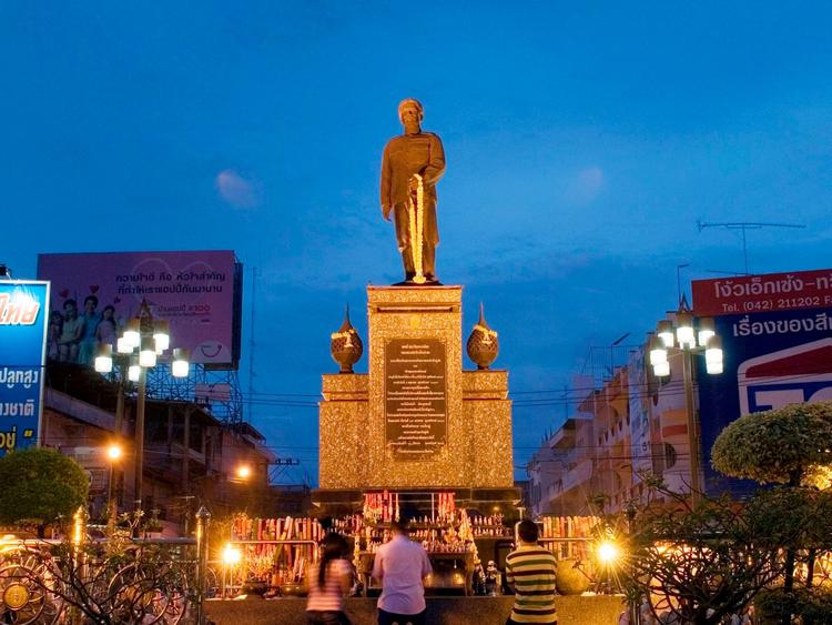 Krom Luang Prachak Silpakom 国王纪念碑