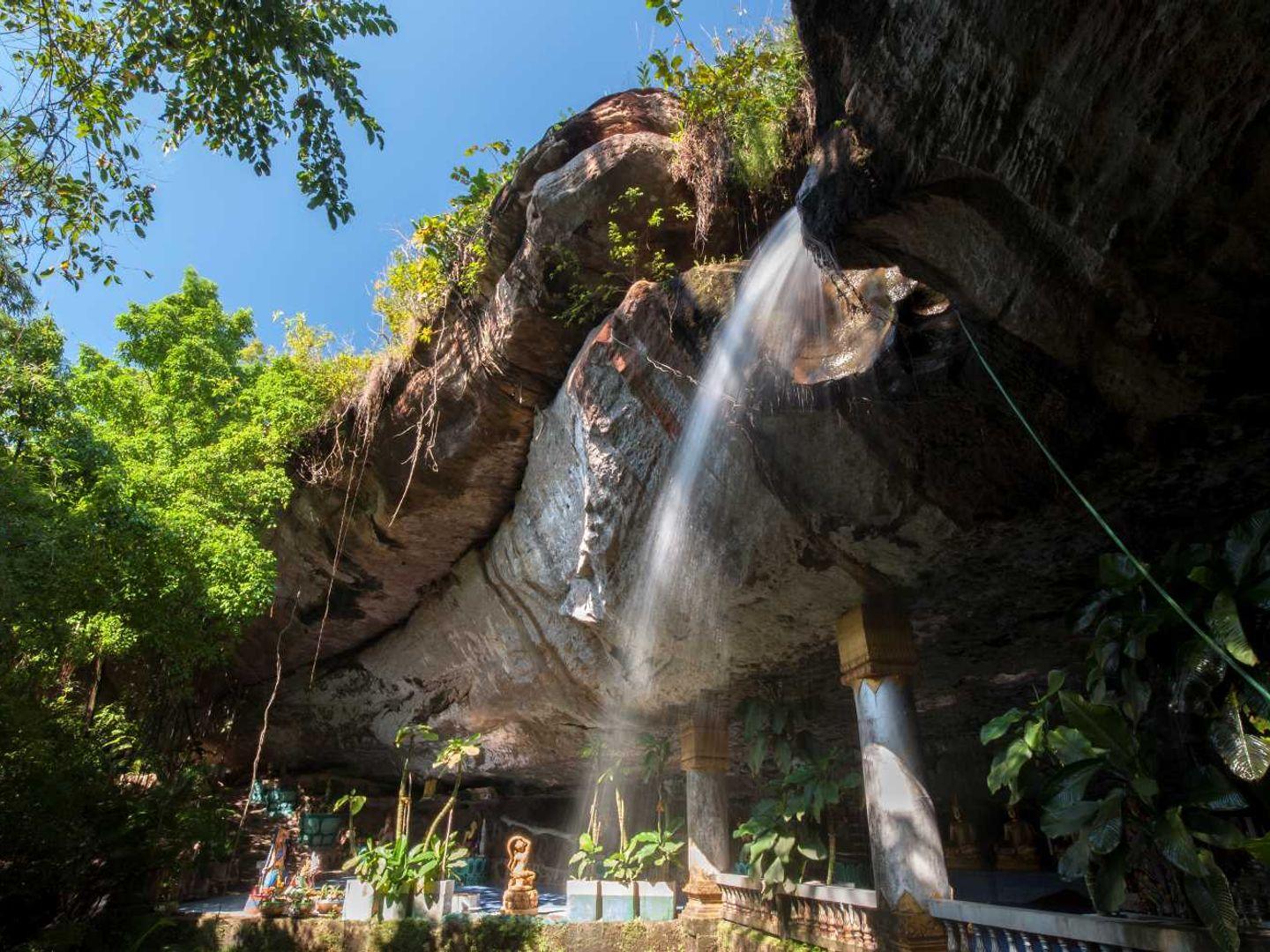 Wat Tham Haew Sin Chai