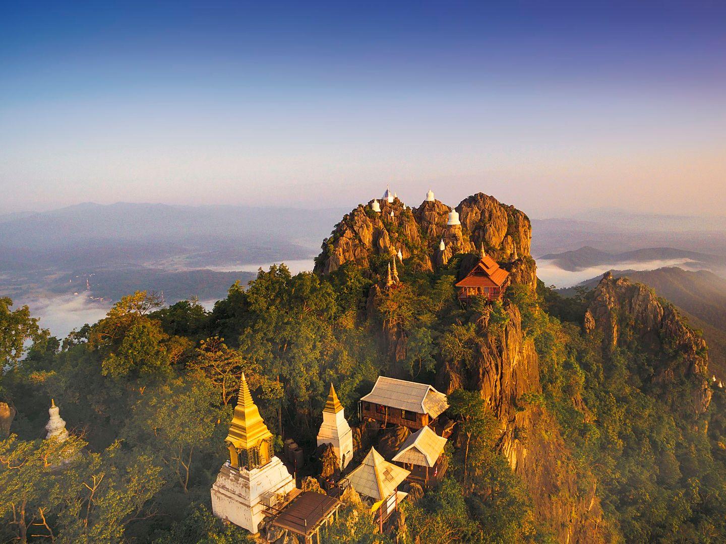 Wat Phutthabat Sutthawat (Wat Phra Bat Pu Pha Daeng)
