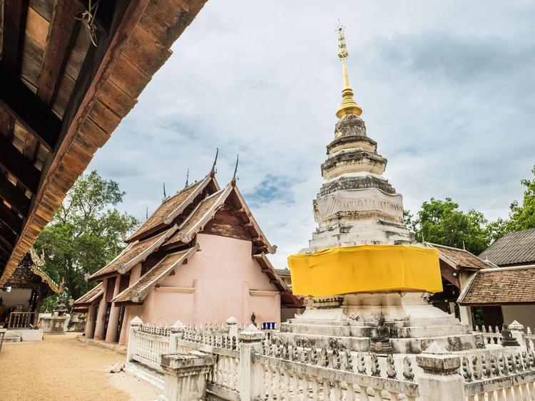 Wat Sala Rattanapappataram (Wat Lai Hin Luang Kaew Chang Yuen)