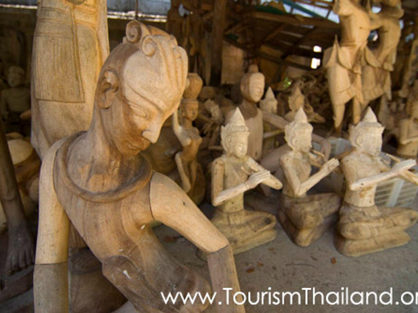 Carving Village, Mae Tha District
