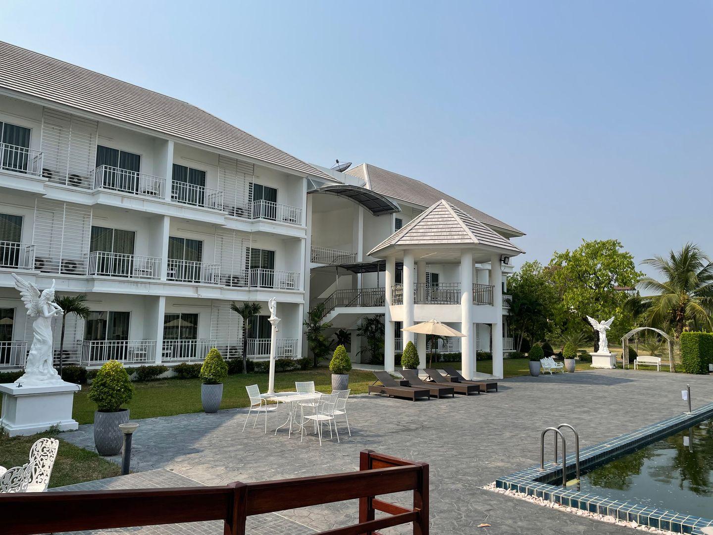 White House Hotel Tak