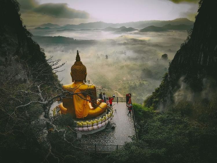 Tham Than Nam Lod Noi (Lod Noi Water Cave)