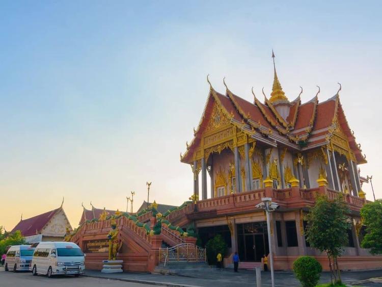 Wat Plooksat
