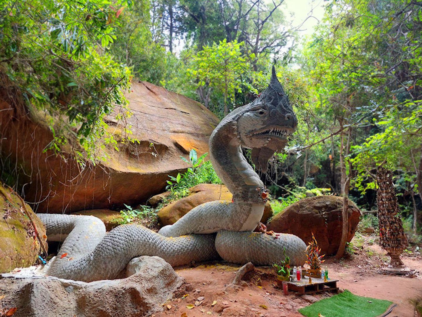 Chai Mongkol Cave Temple, Phu Langka