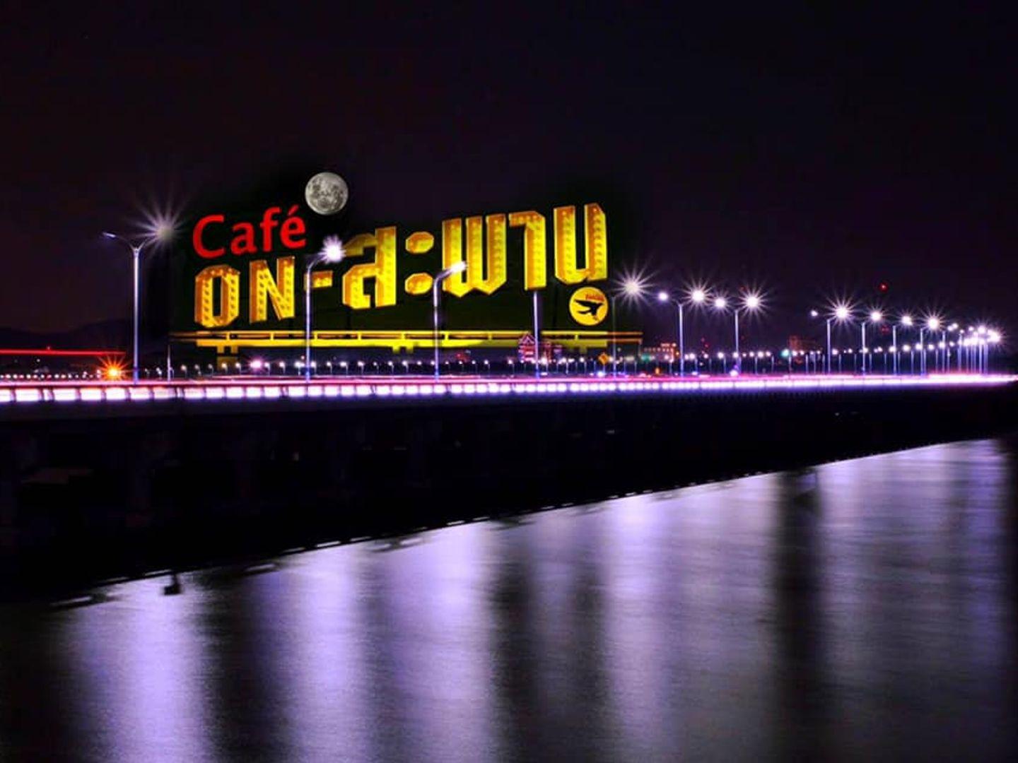 Café on Bridge