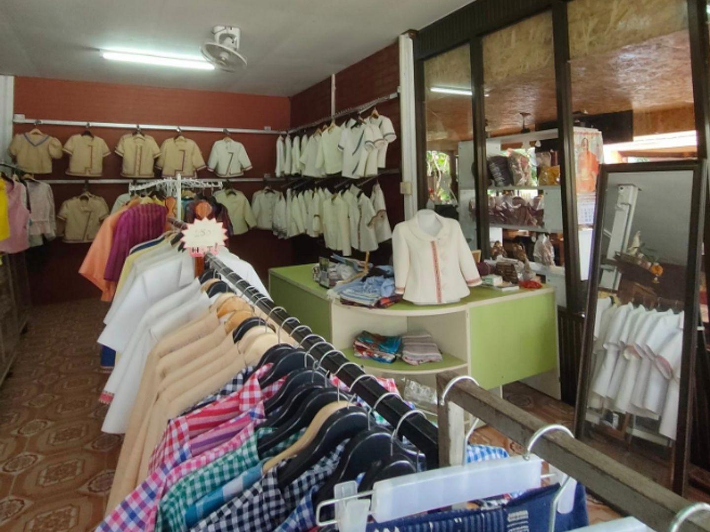 Suwanna Souvenir Shop