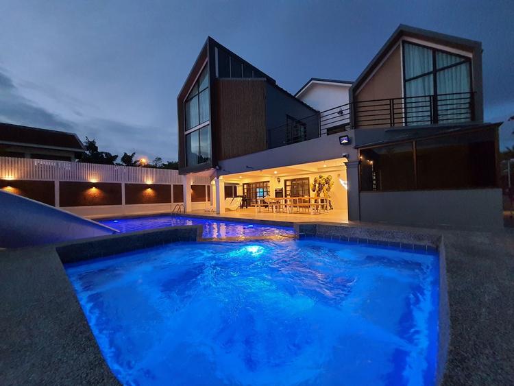 TheR2 Poolvilla Pattaya