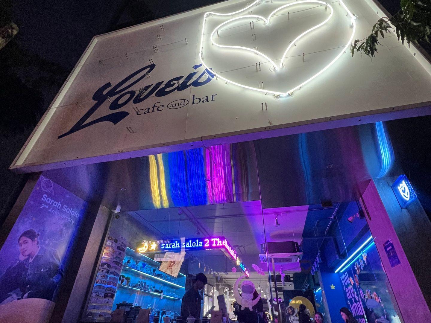LOVEiS Cafeéand bar