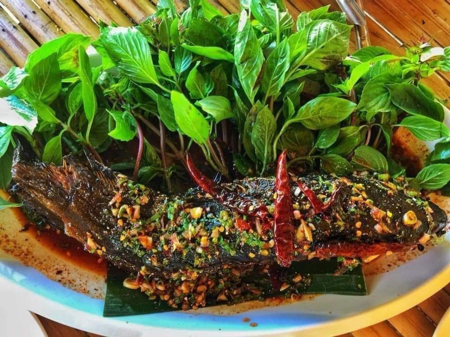 Tanaam Som Tam Shop (Papaya Salad Shop by the Water)