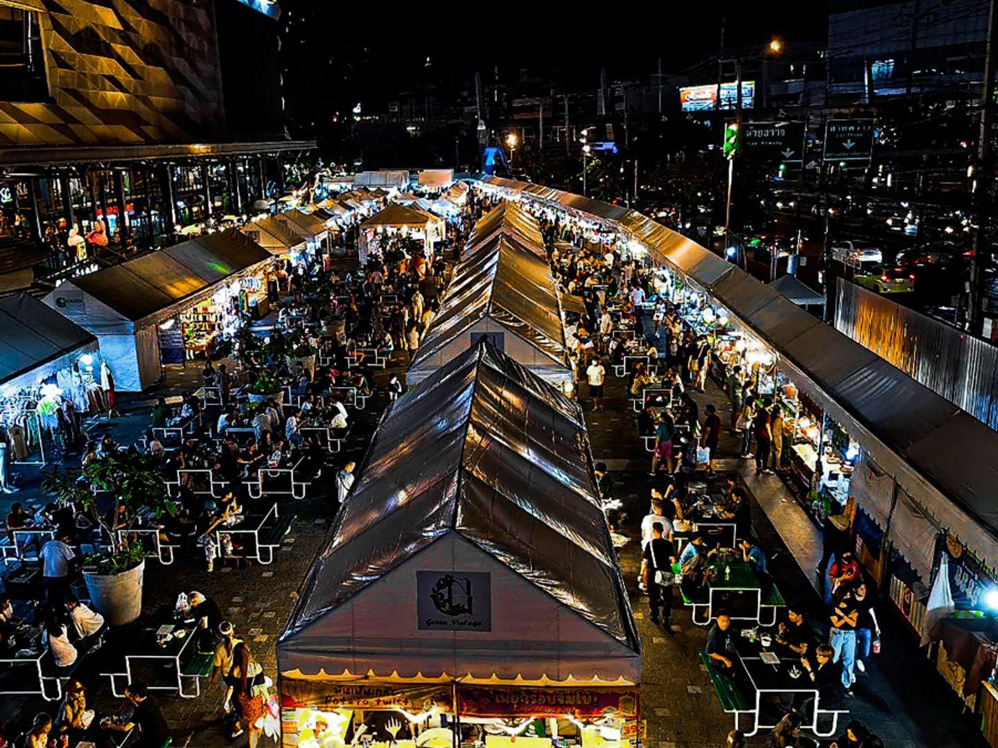 Green Vintage Ratchayothin Market