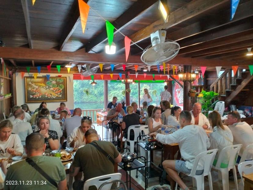 Pee Jo Restaurant, Tamlan Khun, Grilled Chicken with Som Tum and Jungle Curry