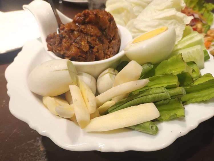 White Flower Kitchen, Samyan