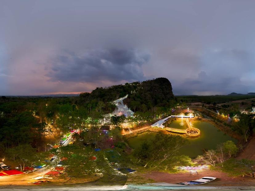 Wat Tham Khao Cha Ang