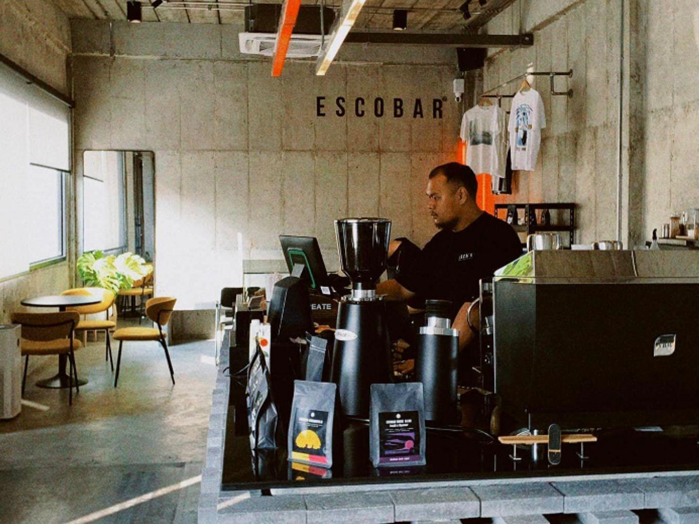 The place name "Escobar.coffee" does not appear to be in Thai. It seems to refer to a brand or business name, possibly related to coffee. If you provide a Thai place name, I would be happy to translate it into English for you.