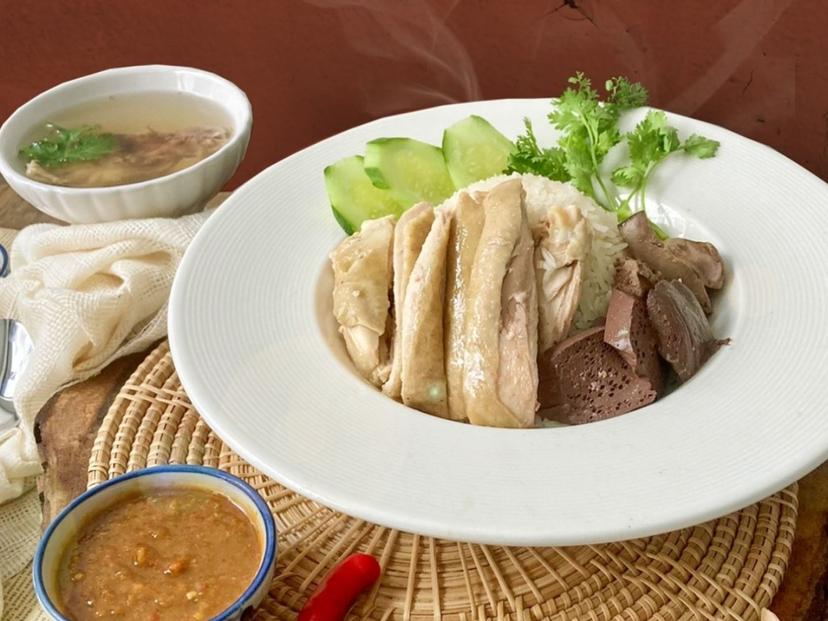 Hom Chui Hainanese Chicken Rice (Wat Ket, Chiang Mai)