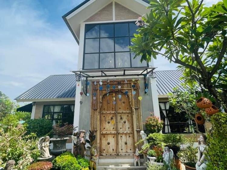 Bunga Angelic Garden Cafe & Stay
