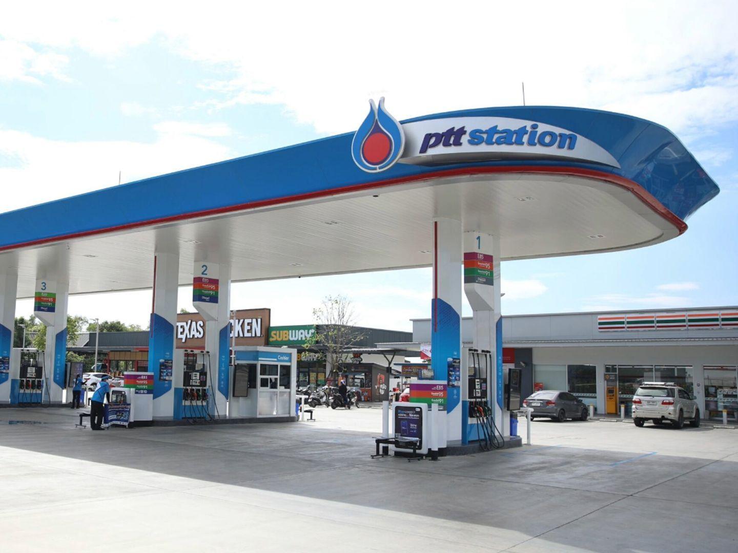PTT Station Uncle Teng Pump (On the way to Bangkok)