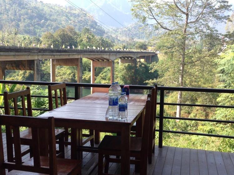 Krua Paet Riew, Thong Pha Phum