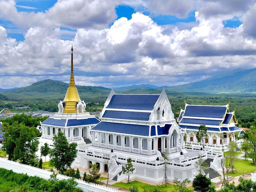 Wat Rattanaworararm, Trat