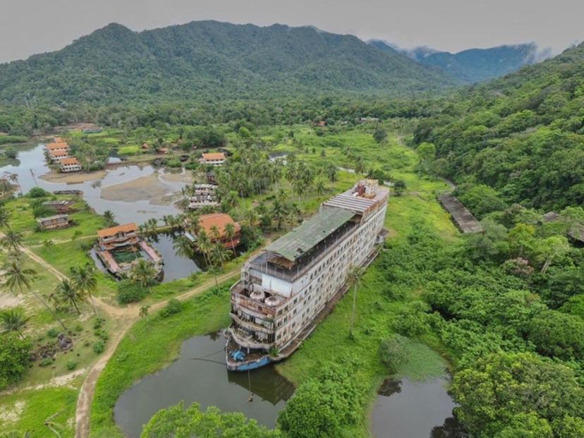 เรือร้าง เกาะช้าง (Boat Chalet Koh Chang)