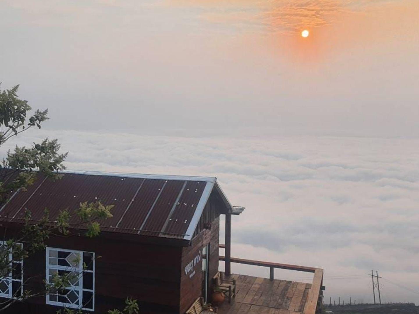 Yod Phu Cafe, Phu Thap Boek