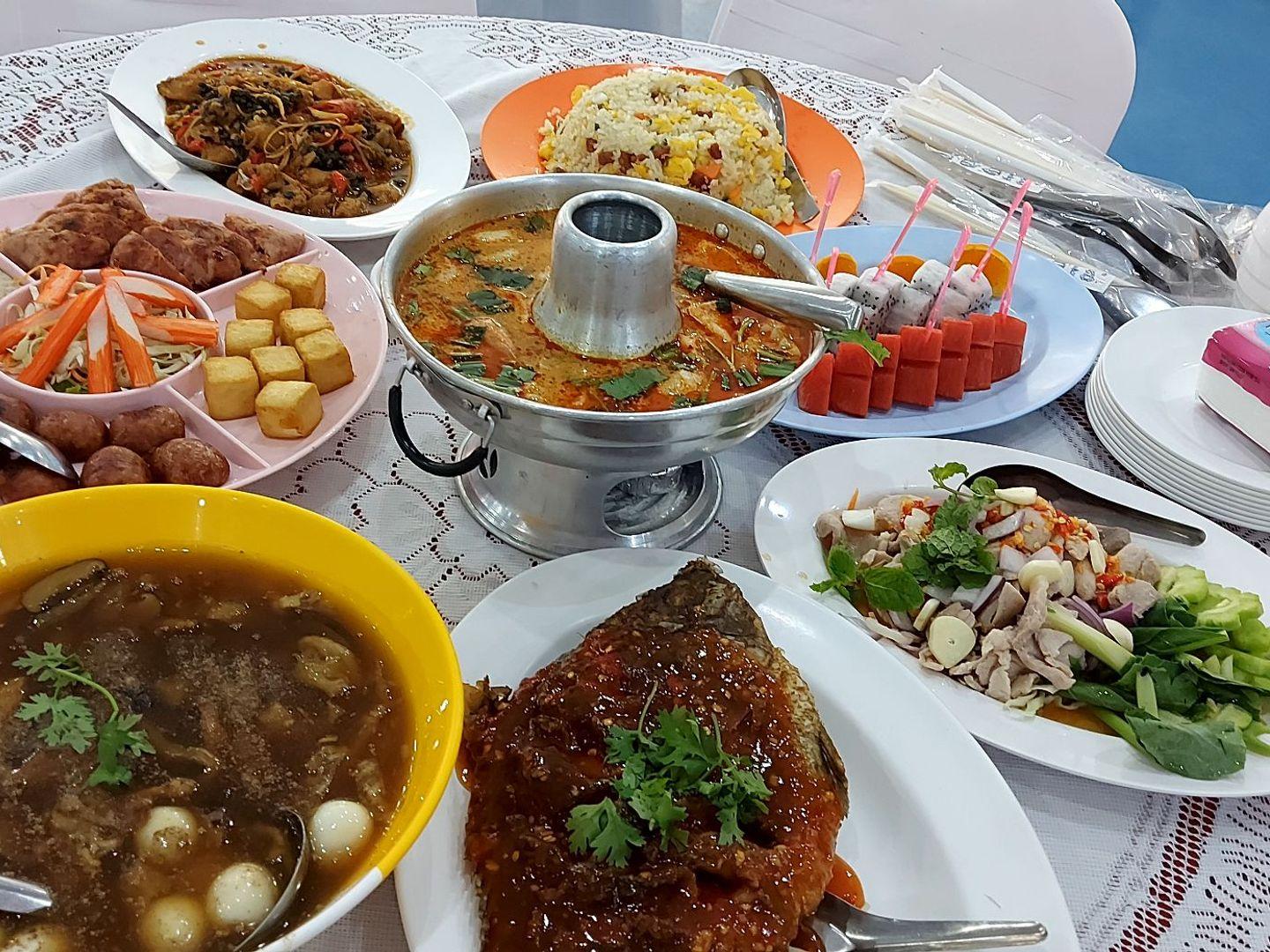 ร้านอาหาร จานเปล ละเบ๋อ