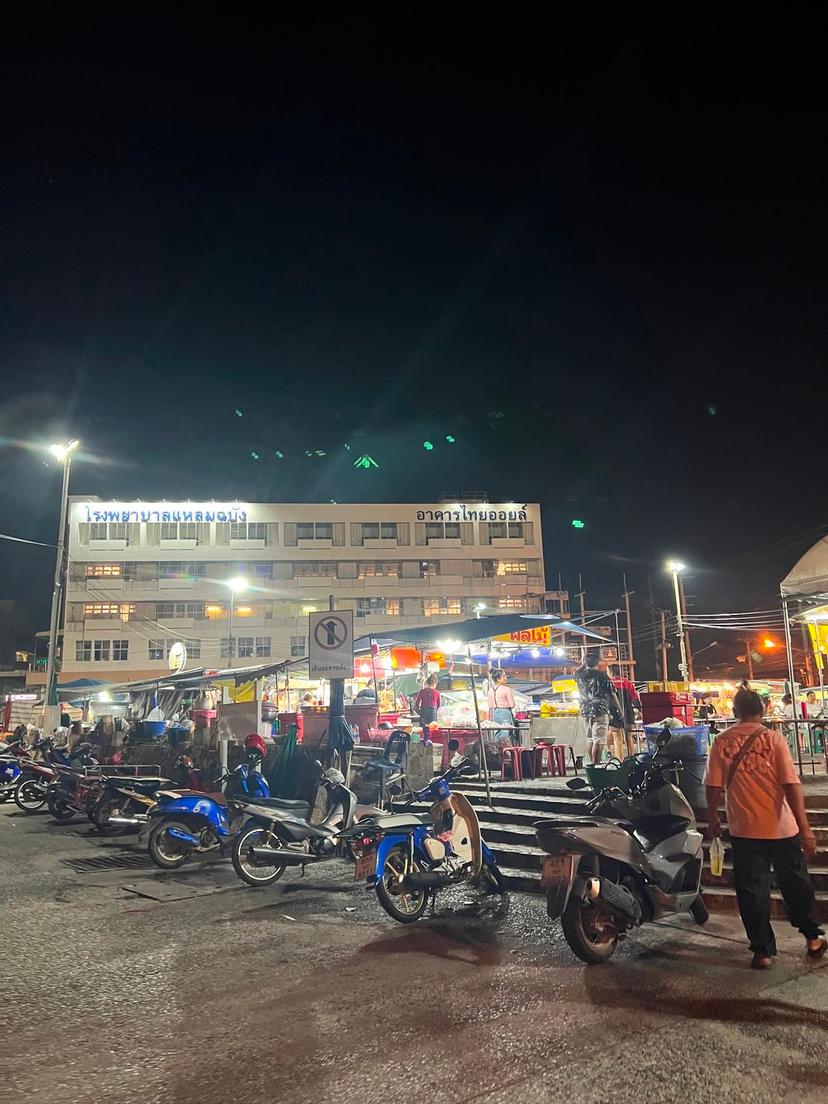 ตลาดโต้รุ่งอ่าวอุดม