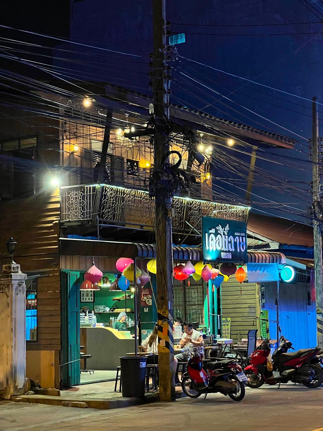 เดือนฉายนมสด บางแสน