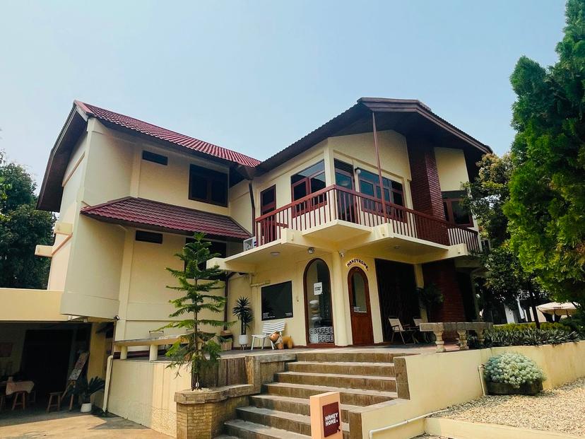 Homey home cafe สันติธรรม