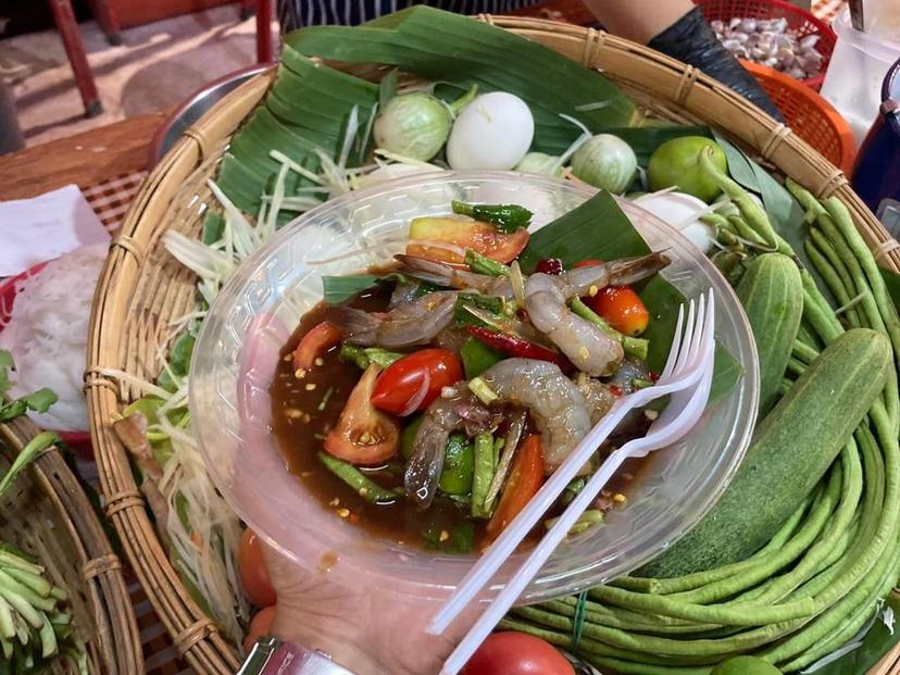 ร้านอาหารบ้านไม้ไก่แซ่บบ (บ้านไม้ไก่แซ่บ.บ)