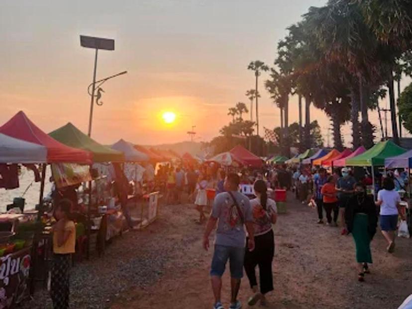 Bangsaen Seaside Walking Street Market
