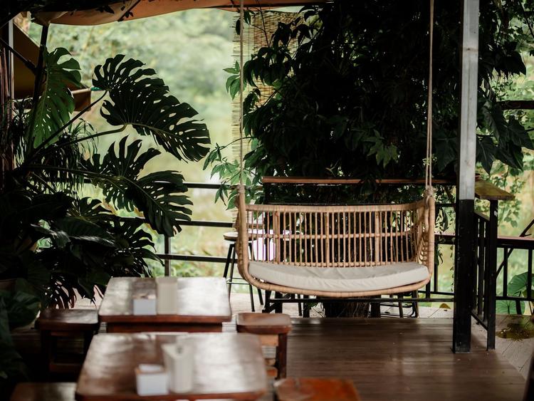 The 1993 Cafe, Khon San