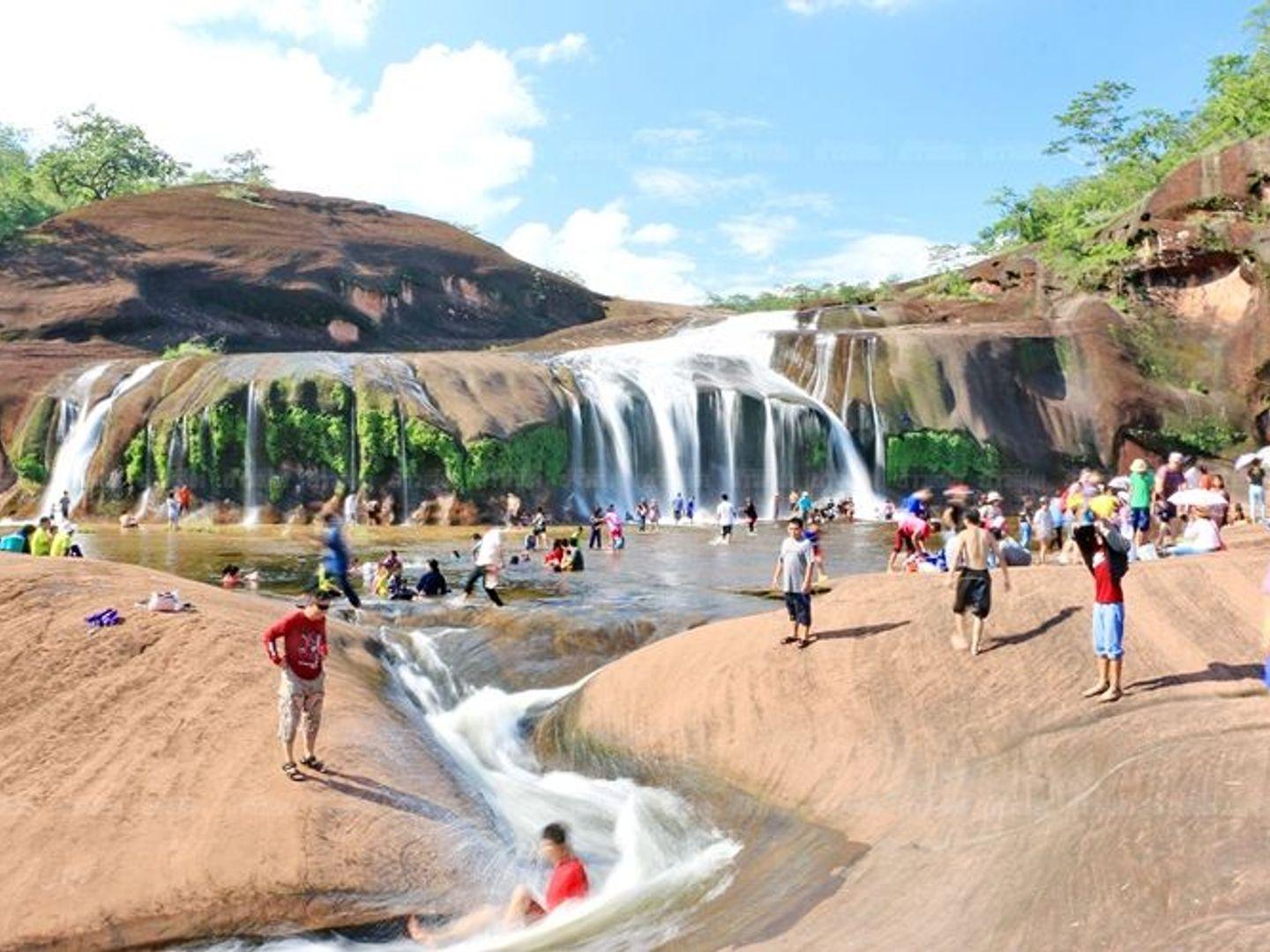 Tham Phra Waterfall