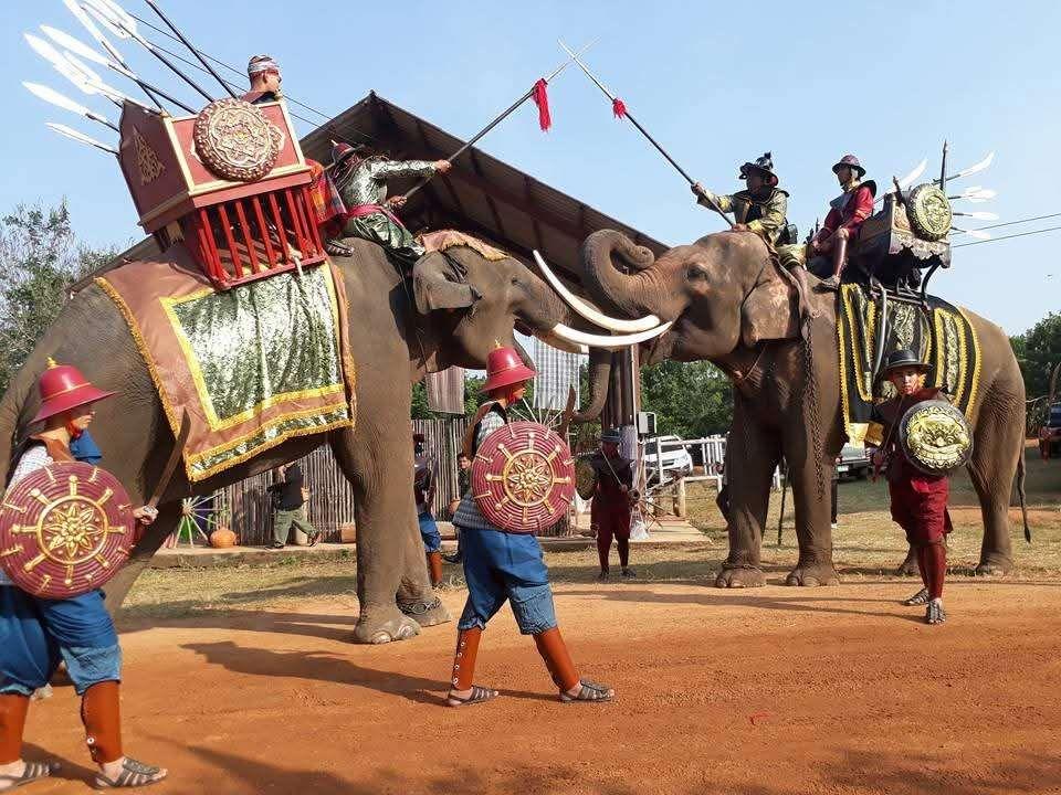 ศูนย์คชศึกษา (หมู่บ้านช้าง บ้านตากลาง)