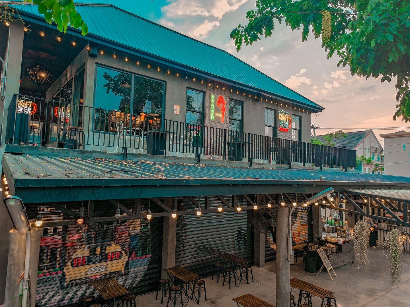 ปังลุงเฉื่อย garage cafe (สายไหม54)