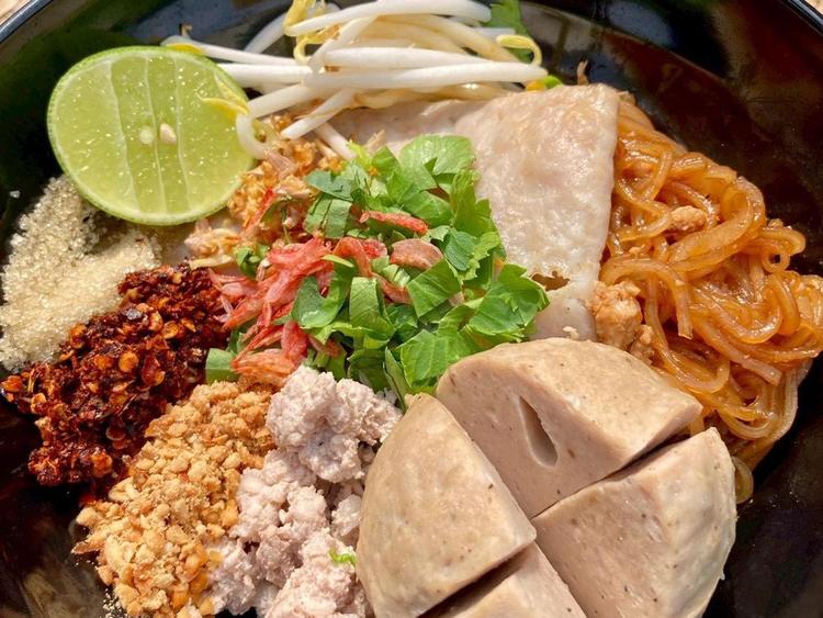 Noodle & Som Tam Lad Sawai