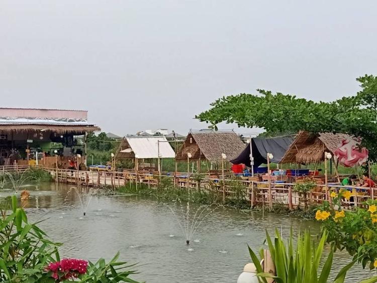 Larb Plan Chai Isan & Seafood, Permsin 47-49