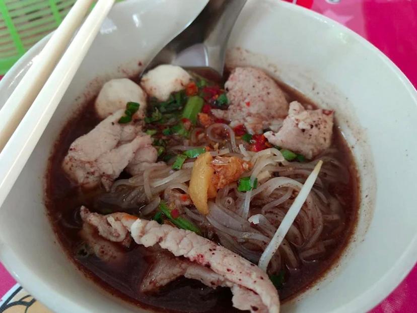 ร้านข้าวและก๋วยเตี๋ยวท่าแจง ชัยนาท