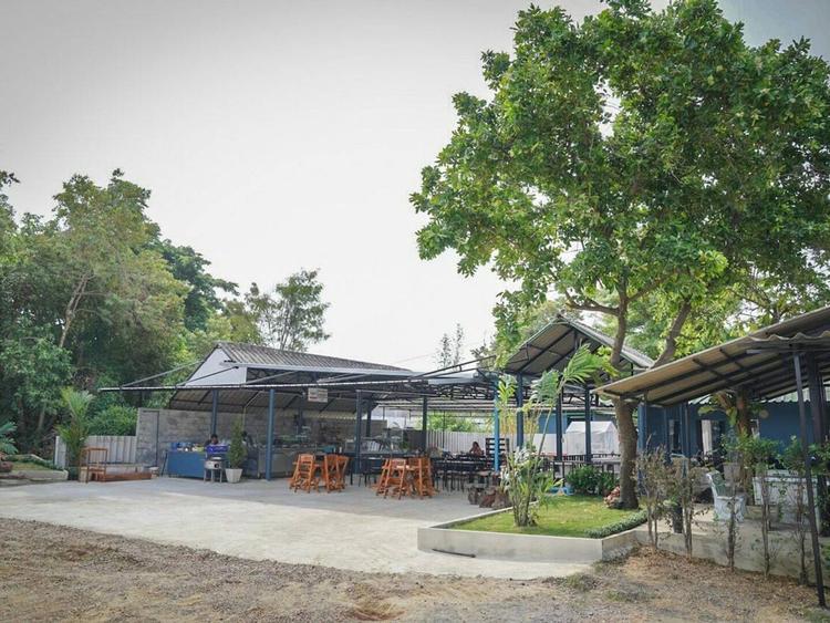 ครัวอภิรัตต์ริมทางรถไฟ