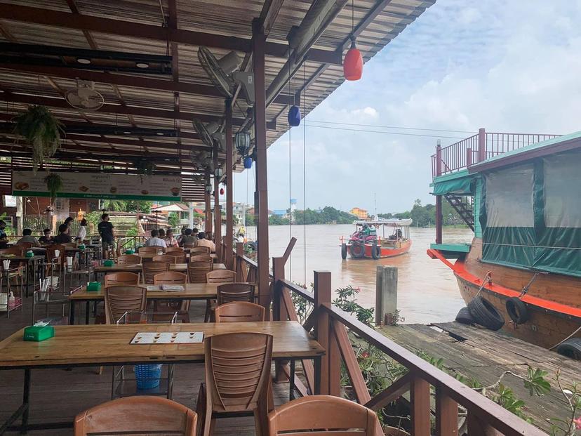 ร้านอาหาร บ้านไม้ริมน้ำ อยุธยา
