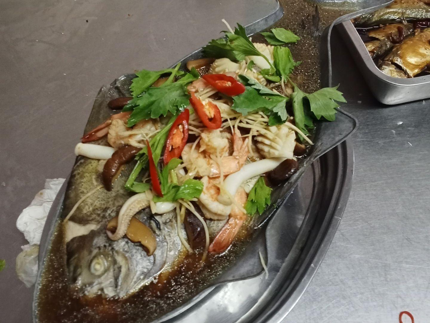 ร้าน มโนราห์ บ้านแหลม