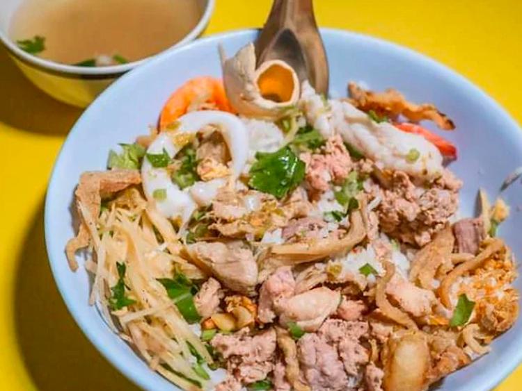 ข้าวต้มทรงเครื่อง - ข้าวแห้ง เพชรบุรี
