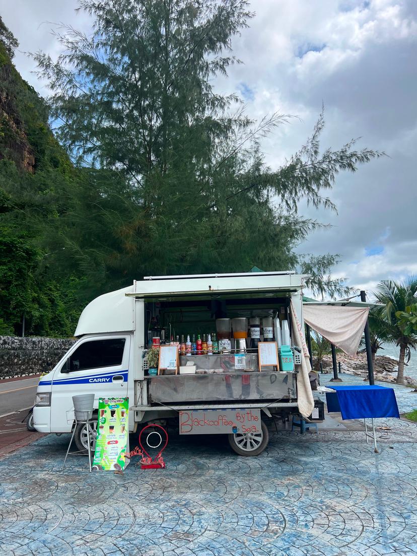 กาแฟสดBlack coffee by the sea