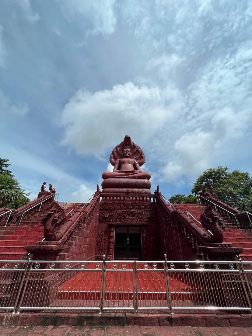 วัดเขากระโดง